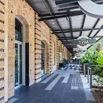 Stylish Heritage 2Br Loft Near City And River With Pool And Free Parking