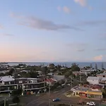 Apartment 3-bedroom With Sea View, Rooftop Pool, Study & Free Parking *