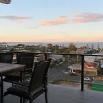 3-bedroom With Sea View, Rooftop Pool, Study & Free Parking Brisbane
