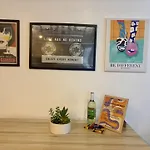 Retro Mania Brisbane Cbd Sleeps 6 Car Park Included