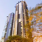 Retro Mania Brisbane Cbd Sleeps 6 Car Park Included