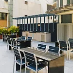 Retro Mania Cbd Sleeps 6 Car Park Included *