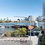 Bulimba Bliss Elegant, Airy & Scenic Getaway