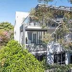 Bulimba Bliss Elegant, Airy & Scenic Getaway