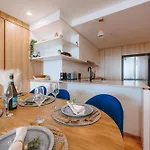 3-bedroom With Sea View, Rooftop Pool, Study & Free Parking Apartment Brisbane