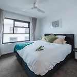 3-bedroom With Sea View, Rooftop Pool, Study & Free Parking *