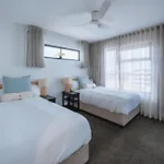 3-bedroom With Sea View, Rooftop Pool, Study & Free Parking Apartment