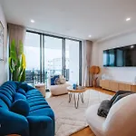 Apartment 3-bedroom With Sea View, Rooftop Pool, Study & Free Parking