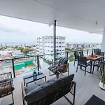 Apartment 3-bedroom With Sea View, Rooftop Pool, Study & Free Parking Brisbane