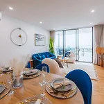 3-bedroom With Sea View, Rooftop Pool, Study & Free Parking Apartment