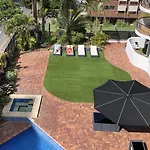 Hillcrest Apartment Hotel