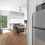 Charming 2-bed Near River & Apartment *