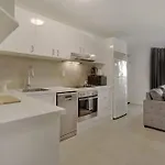 Comfortable 1br Near Uq, River Walks & Pool Apartment
