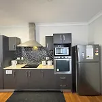 Sunny Double Room With Ensuite In Coopers Plains