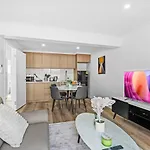 Spacious Twin Q Beds Sleep 4 Budget Friendly Holiday home