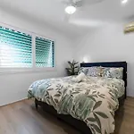 Holiday home 3br Family House In Sunnybank Hills With Free Parking - Near Bne