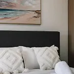 Spacious Twin Q Beds Sleep 4 Budget Friendly *
