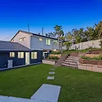 Modern Holland Park Home With Easy City Access