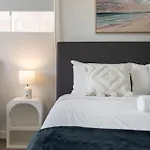 Holiday home Spacious Twin Q Beds Sleep 4 Budget Friendly *