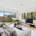 Cassa Aura Place - Modern 4br Homes