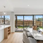 Cassa Aura Place - Modern 4br Homes Holiday home