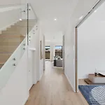 Cassa Aura Place - Modern 4br Homes Holiday home Brisbane