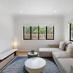 Cassa Aura Place - Modern 4br Homes Brisbane