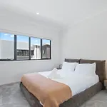 Cassa Aura Place - Modern 4br Homes Holiday home