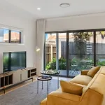 Cassa Aura Place - Modern 4Br Homes