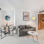 Sky Tower Elegance Balcony Gym Pool And Cbd Access