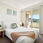 Inner-City 1-Bed With Pool & Spa