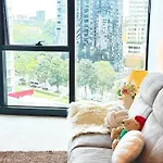 Central Comfort Cbd 2Br Apartment With Pool And Gym Skt1002
