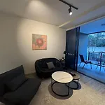 Sunny 1Br In South Bank Great Location