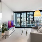Sky Tower Elegance Balcony Gym Pool And Cbd Access Apartment