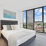 Chic 1-Bedroom Apartment With Pool And Gym