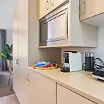 Stylish 1-bed In Vibrant South Apartment Brisbane