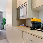 Apartment Stylish 1-bed In Vibrant South *
