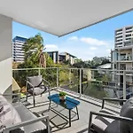 Bright And Stylish 2Br With Spacious Balcony And Wifi