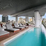 Flatiron Vista - Urban Resort Near River And Nightlife