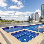 River View With Pool, Carpark & Gym Apartment Brisbane