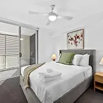 Bright And Stylish 2Br With Spacious Balcony And Wifi