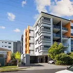 2 Bedroom Apartment Balcony Close To All Hotspots