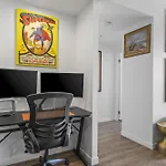 Central Brisbane Stay With Balcony Pool & Bbq