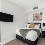 Sky - Cbd 2br With Stunning Views, Pool And Gym Apartment Brisbane