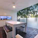 The Fish Bowl - Vibrant Riverside Escape With Pool