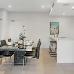 Stylish Escape 2 Ensuites Plus Balcony Near Shops