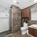 Sky - Cbd 2br With Stunning Views, Pool And Gym