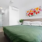 Apartment Stylish 1-bed In Vibrant South *