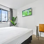 Stylish 1-bed In Vibrant South Apartment