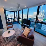 Amazing Location, Fabulous Flat! Brisbane